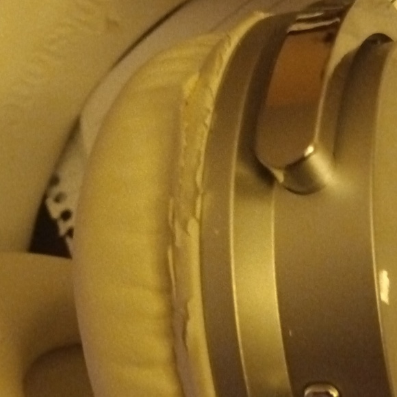 Ariana Grande Brookstone Limited Edition Cat Ear Headphones - Picture 10 of 13